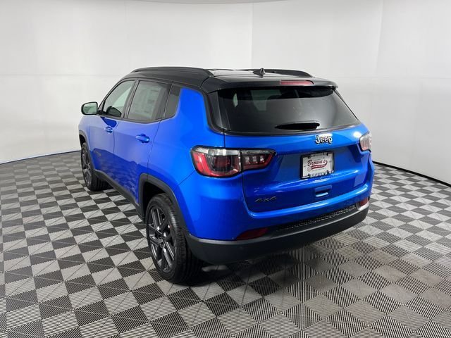 New 2026 Hydro Blue Pearl-Coat Exterior Paint Jeep Limited image 2