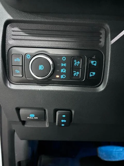 Used 2025 White Ford Platinum image 22