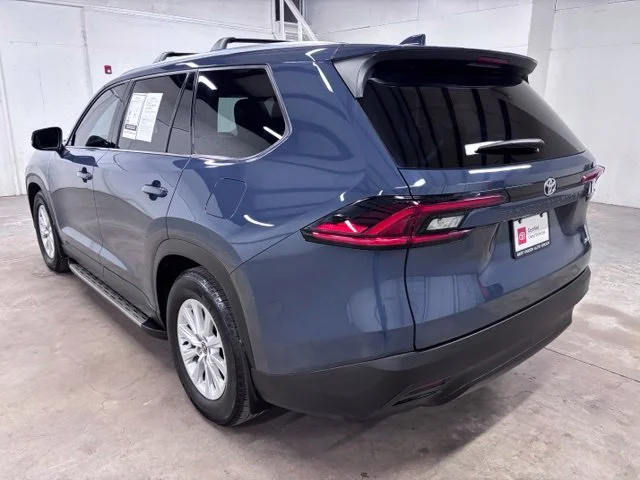 Used 2025 White Toyota XLE image 4