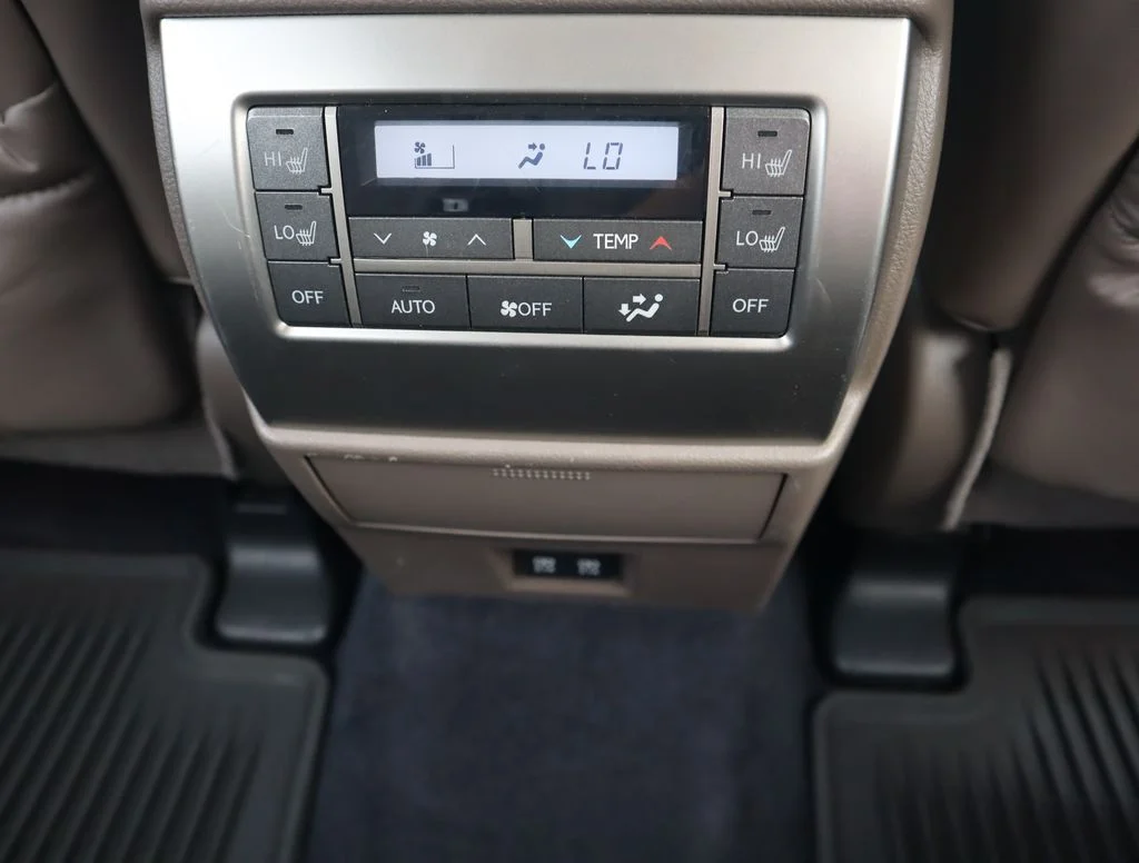 Used 2021  Lexus 460 Luxury image 32
