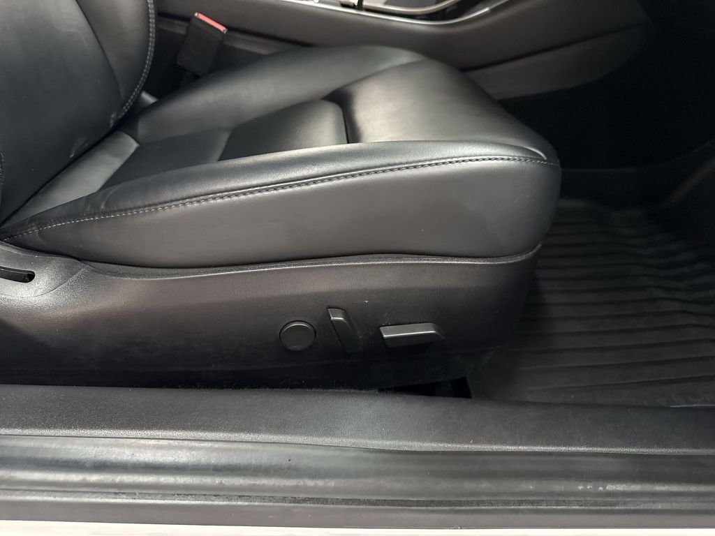 Used 2020 White Tesla Standard Range Plus image 19