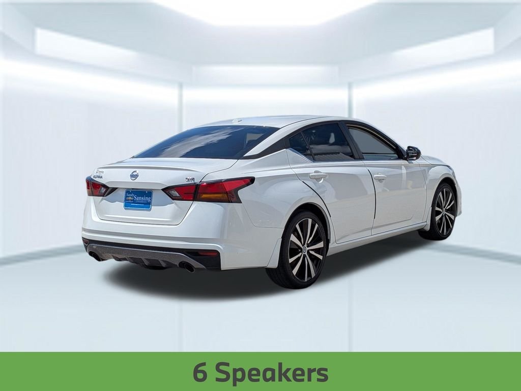 Used 2019 White Nissan 2.5 SR image 6