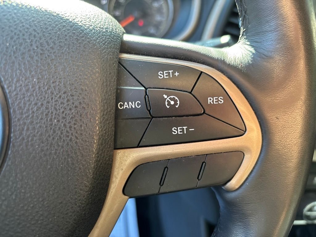 Used 2015 Black Jeep Limited image 24