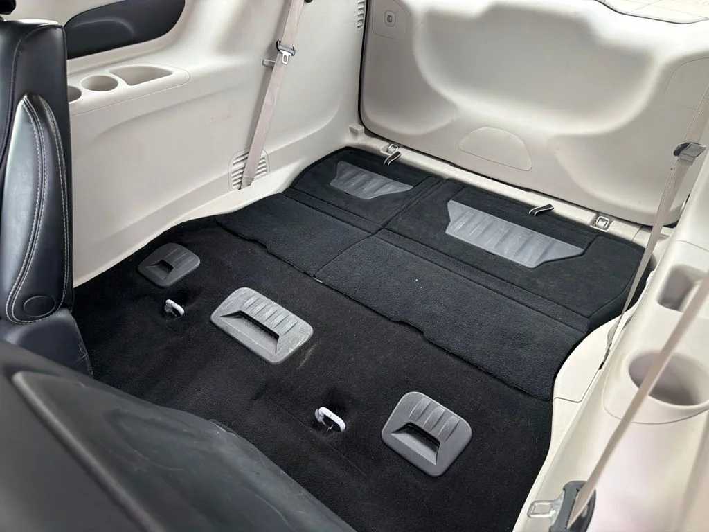 Used 2023 White Chrysler Touring L image 17