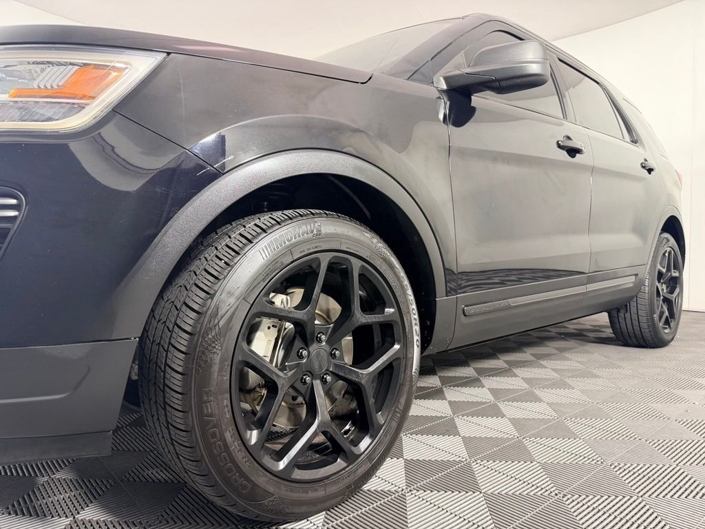 Used 2018 Black Ford XLT image 11