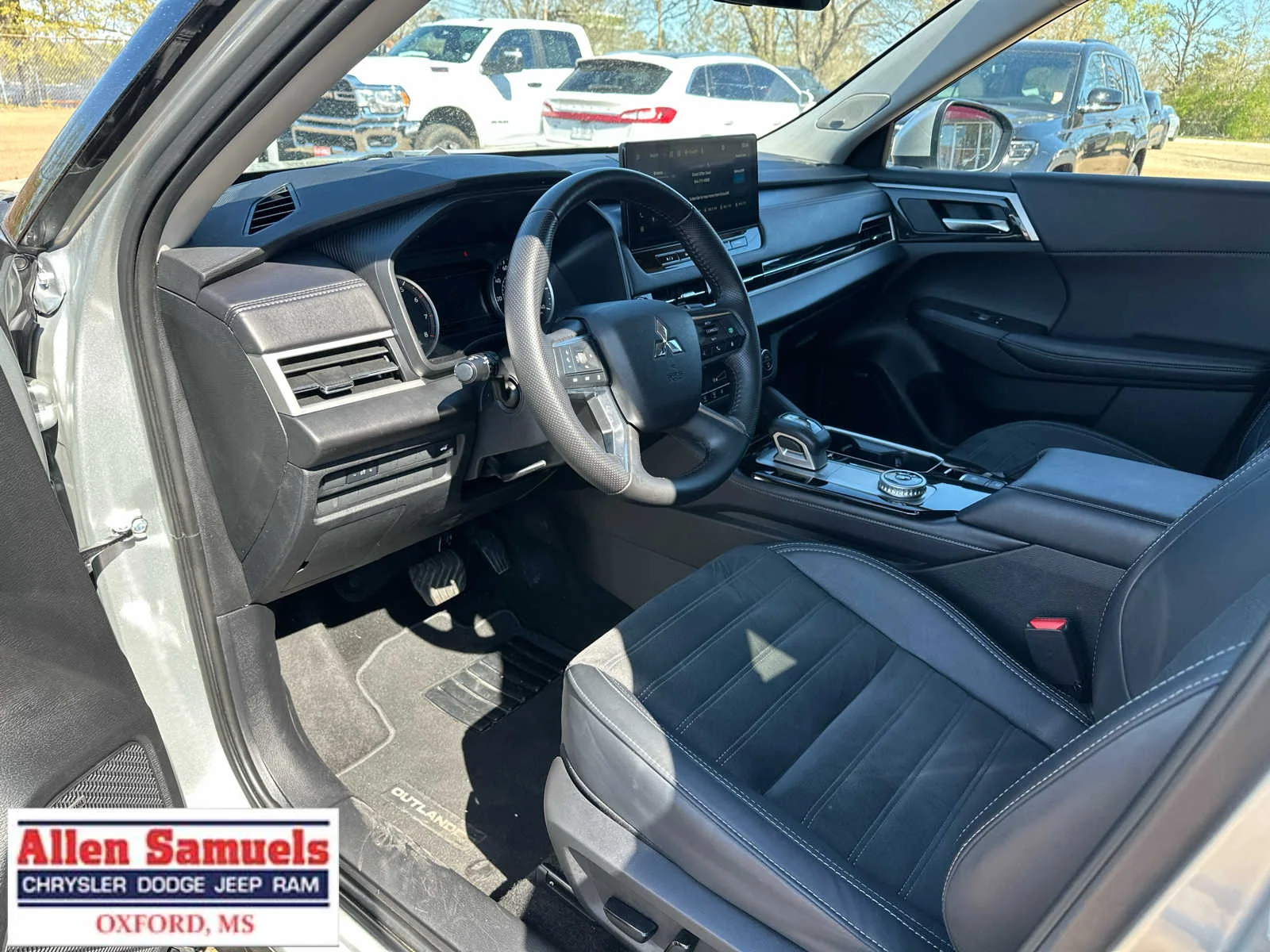 2025 Mitsubishi Outlander SE - Photo 10