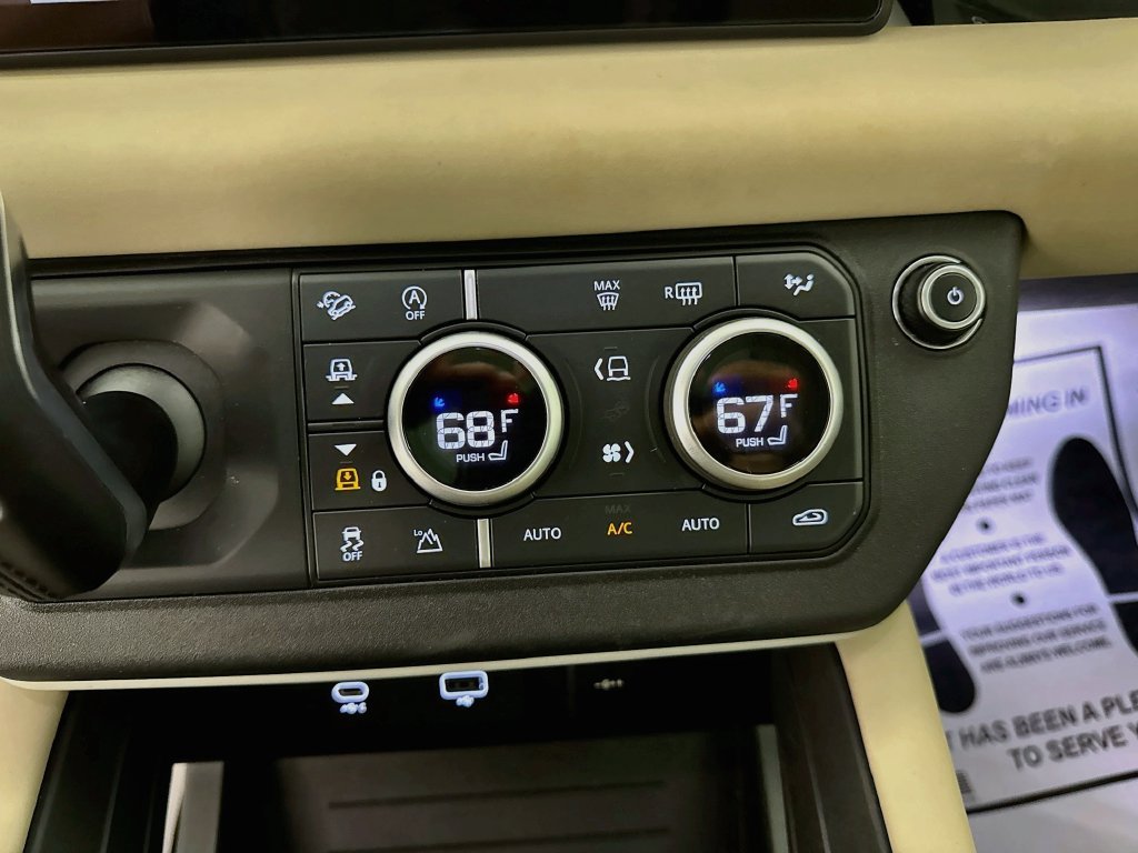 Used 2024 Green Land Rover S image 16