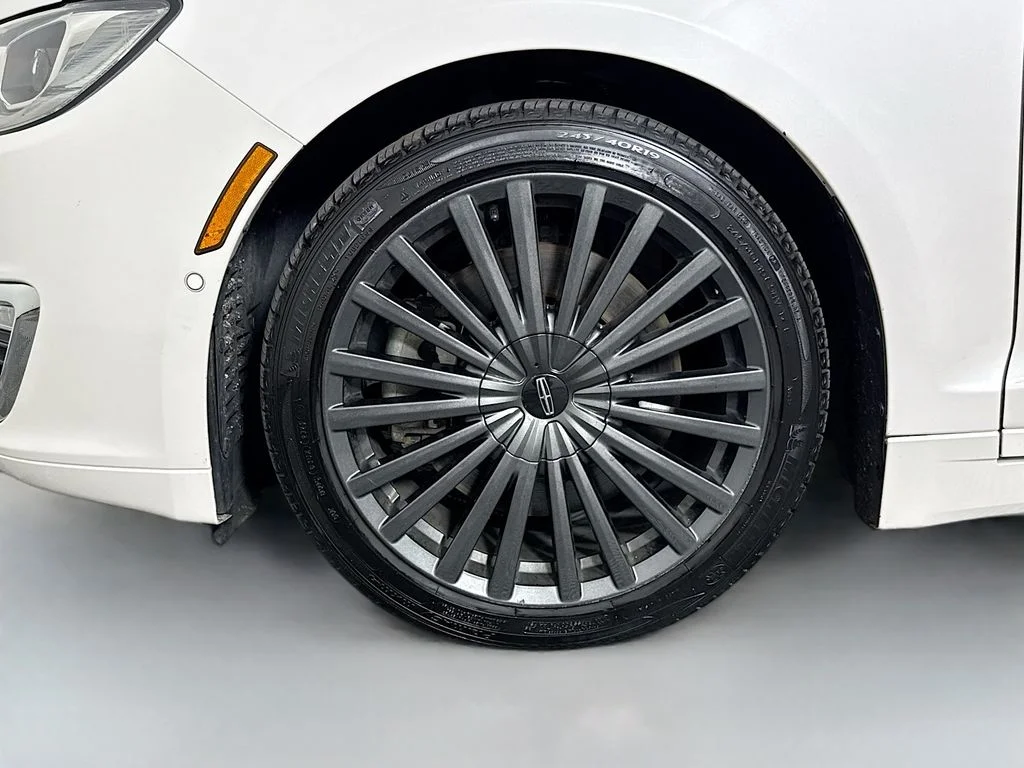 Used 2017 White Lincoln Reserve image 32