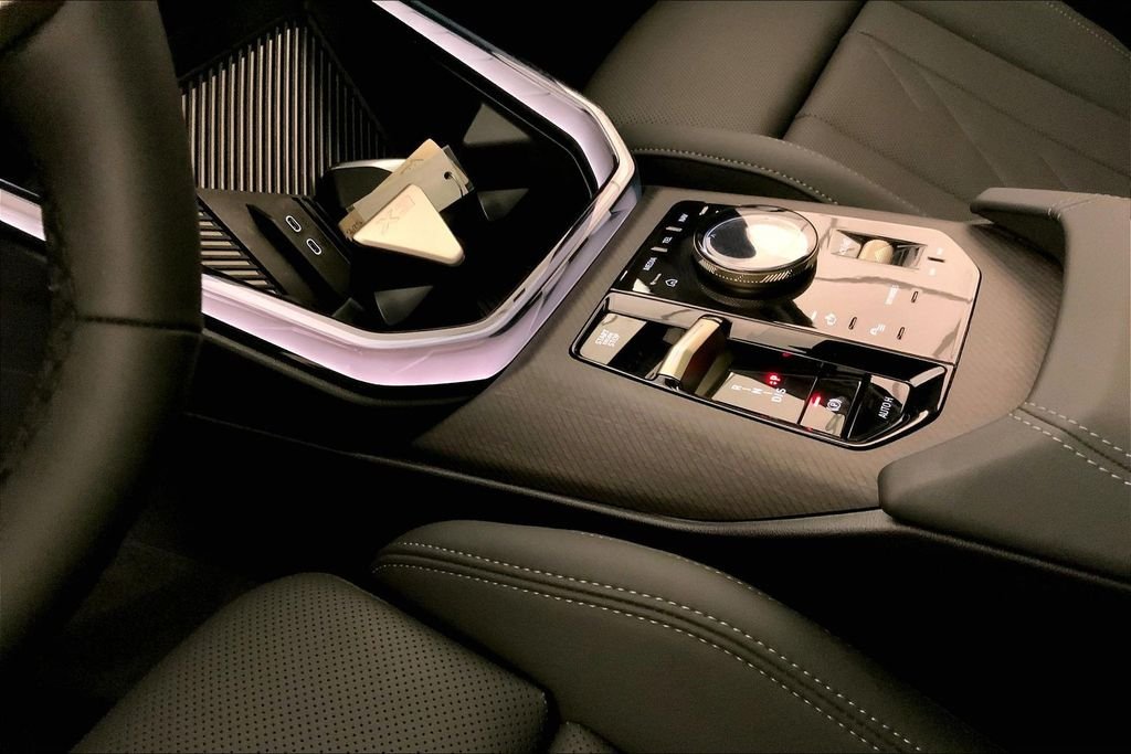 Used 2025 Skyscraper Grey Metallic BMW  image 22