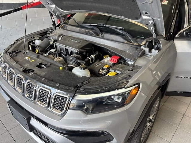 Used 2023 Silver Jeep Limited image 17
