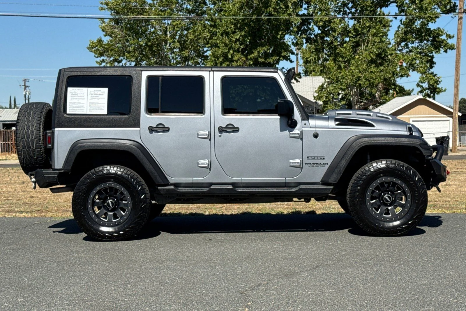 Used 2016 Billet Silver Metallic Clearcoat Jeep Unlimited Sport image 3