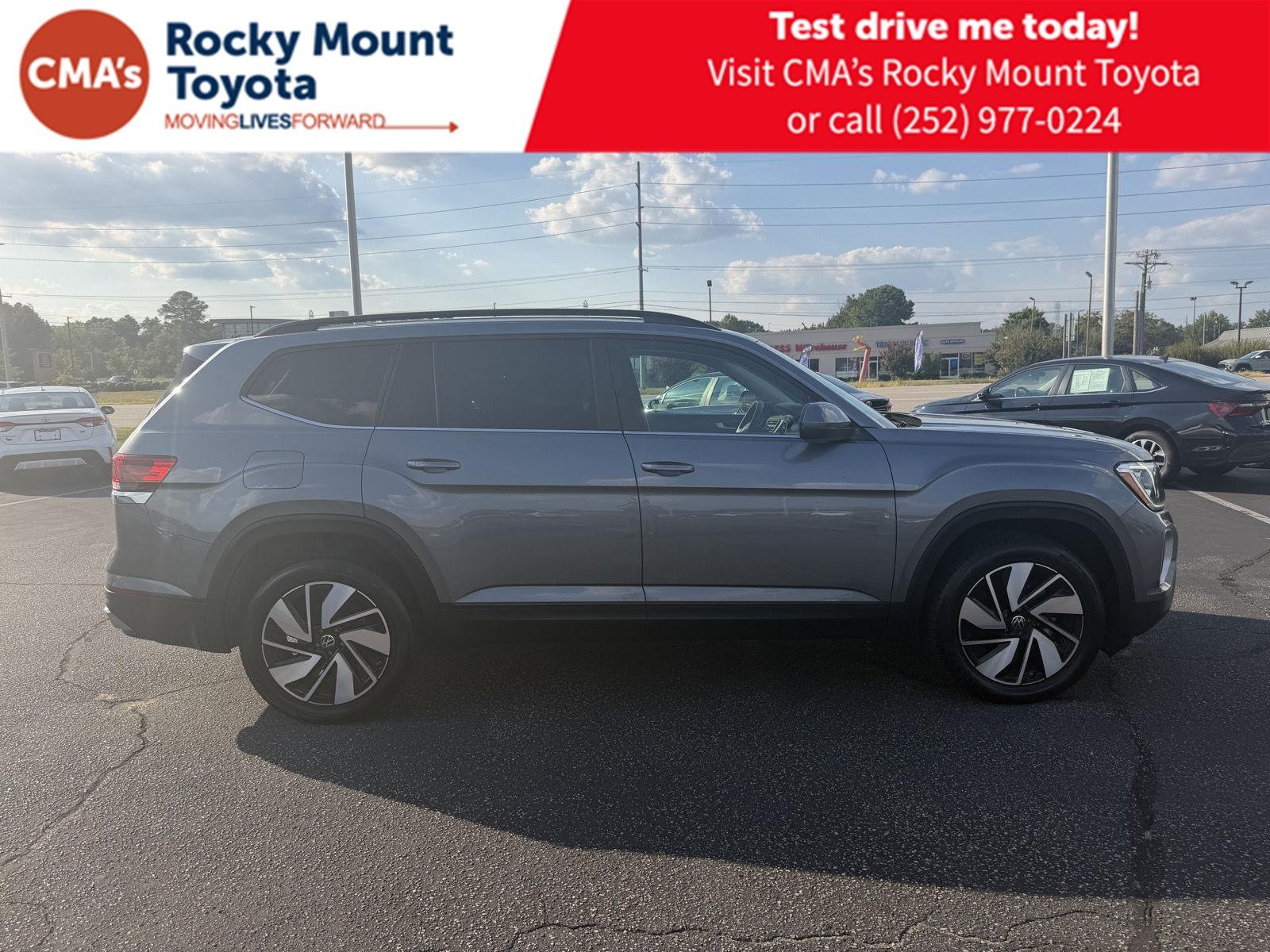 Used 2025  Volkswagen 2.0T SE w/Technology image 4