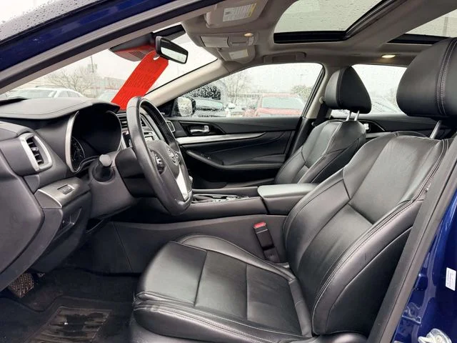 Used 2023  Nissan 3.5 SL image 15