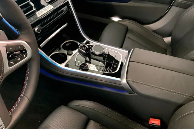 2026 BMW 8 Series M850i - Photo 7