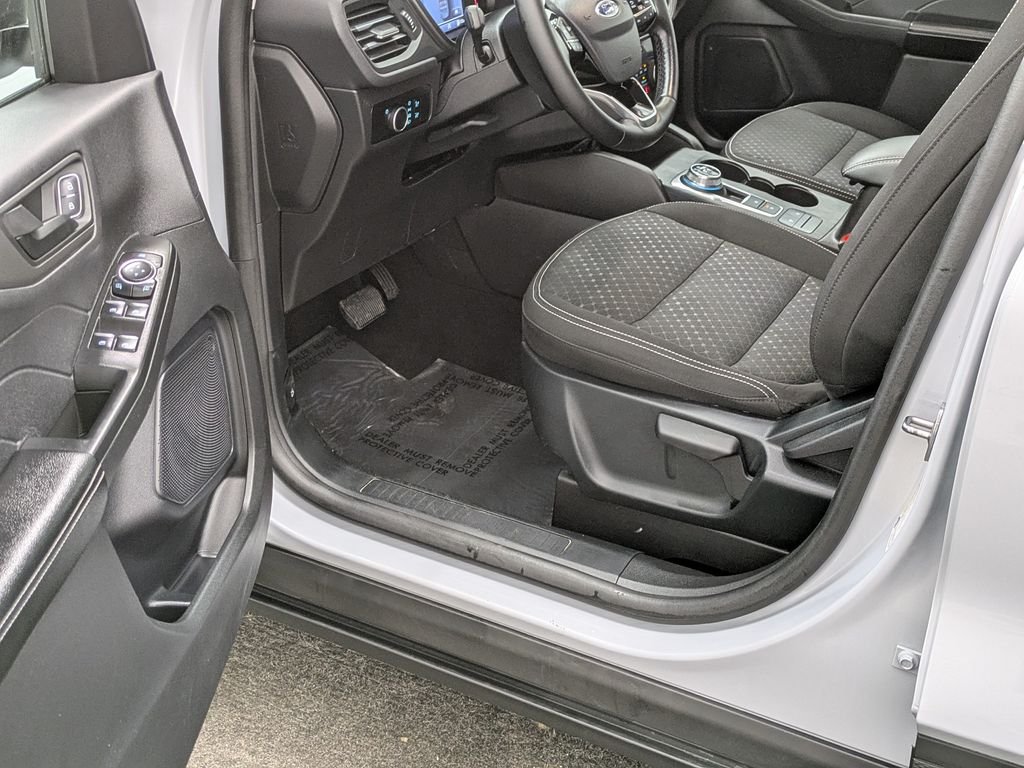 Used 2025 Red Ford Active image 28