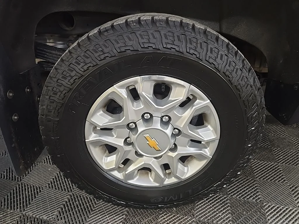 Used 2025 Gray Chevrolet LT image 13