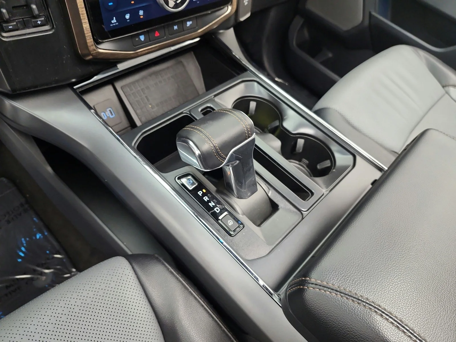 Used 2022 Agate Black Metallic Ford LARIAT image 13