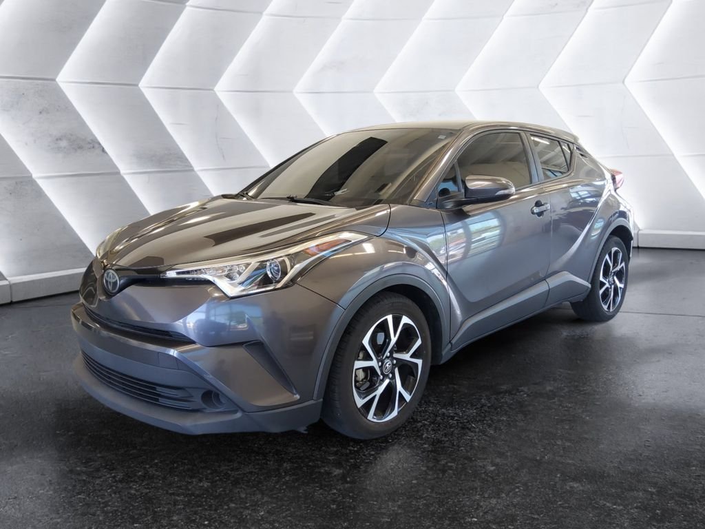 Used 2019 Gray Toyota XLE image 3