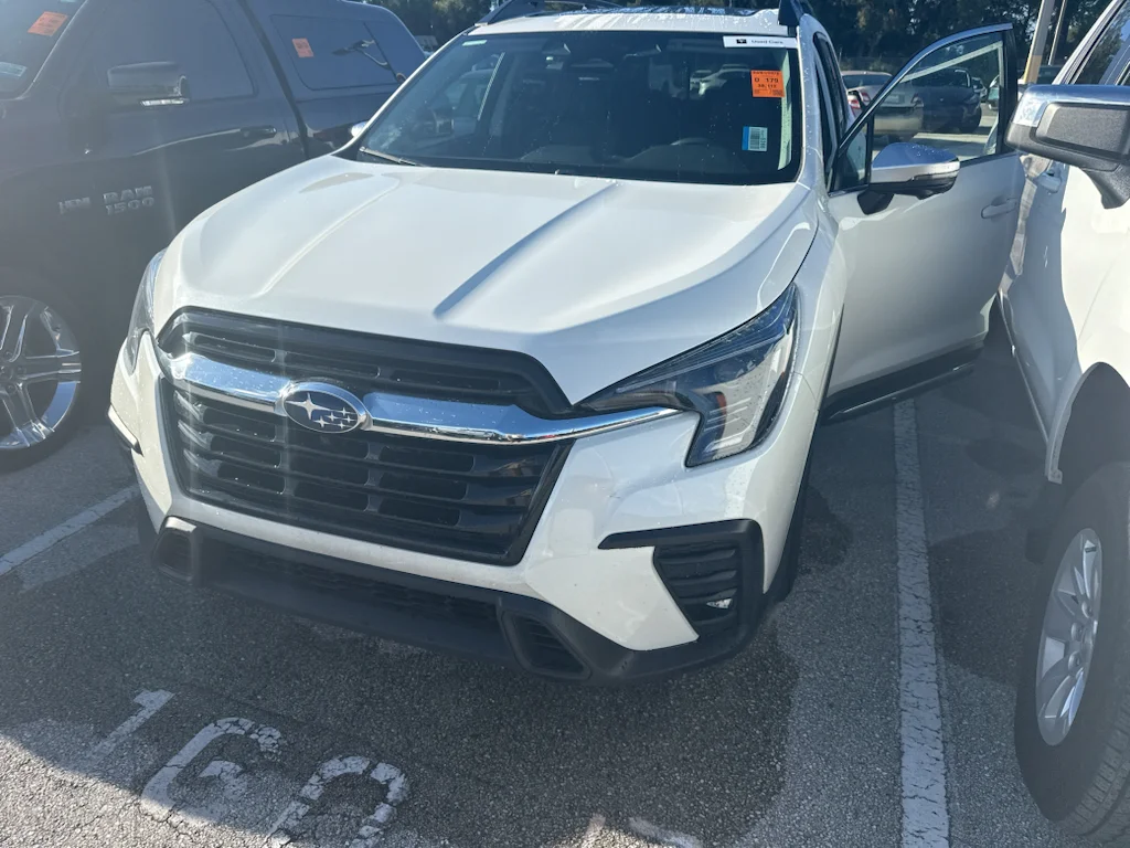 Used 2023 Crystal White Pearl Subaru Limited image 2