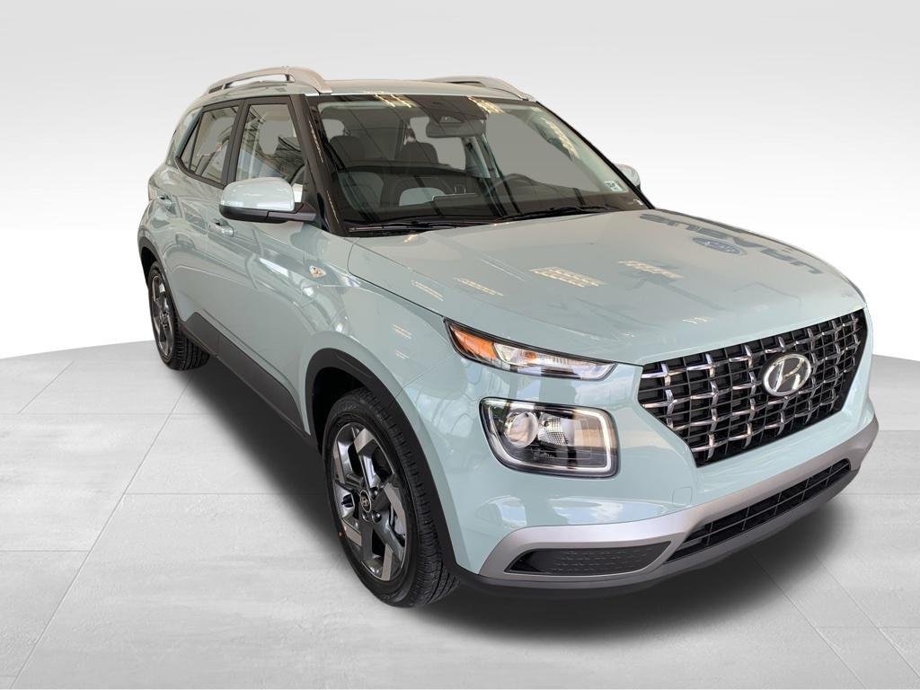 2026 Hyundai Venue SEL w/ 2-Tone Roof IVT's photo