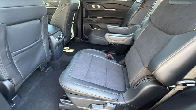 New 2026 Carbonized Gray Metallic Ford Tremor® image 15