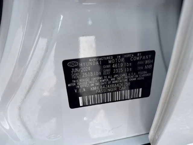 Used 2024 White Hyundai SEL image 34