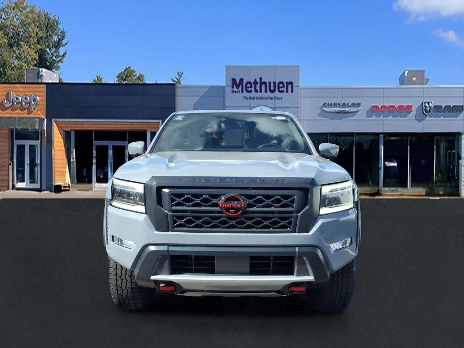 Used 2022 Boulder Grey Pearl Nissan PRO-4X image 10