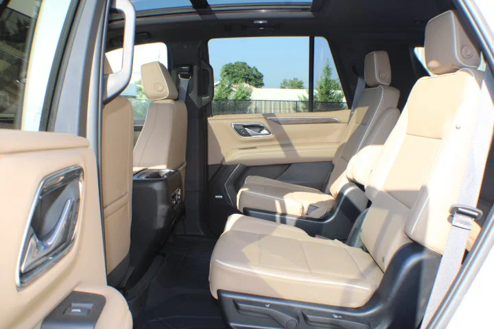 Used 2023 IRIDESCENT PEARL TRICOAT Chevrolet Premier image 17