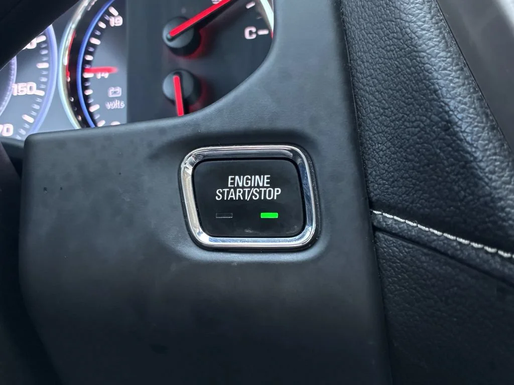 Used 2023 WHITE FROST TRICOAT GMC Denali image 30