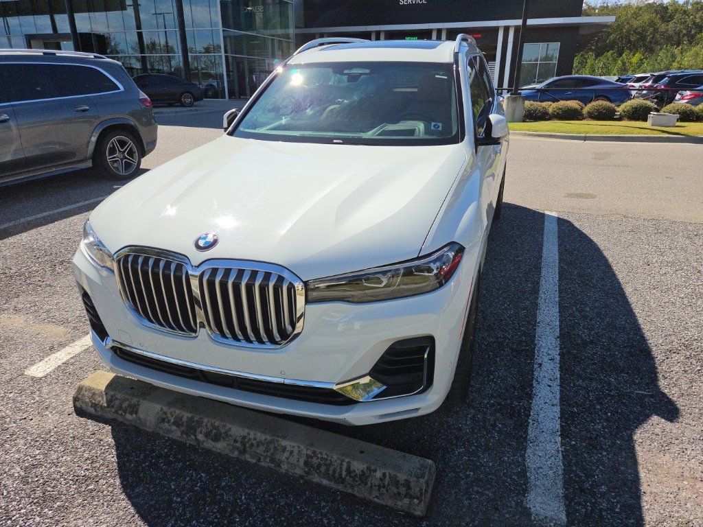 Used 2021 Alpine White BMW xDrive40i image 2