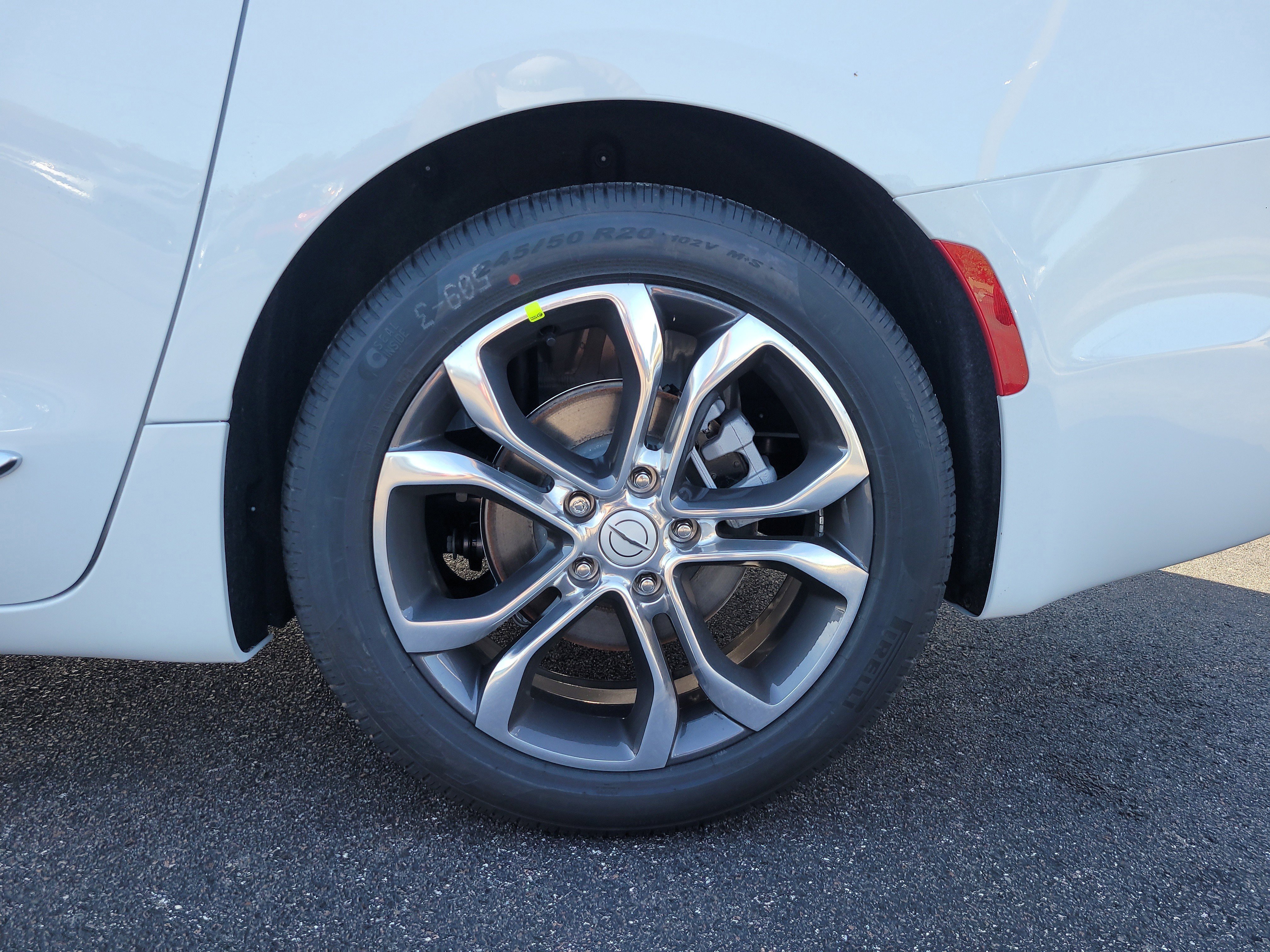 New 2026 Bright White Clear-Coat Exterior Paint Chrysler Pinnacle image 9