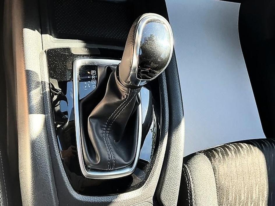 Used 2019 Black Nissan S image 22