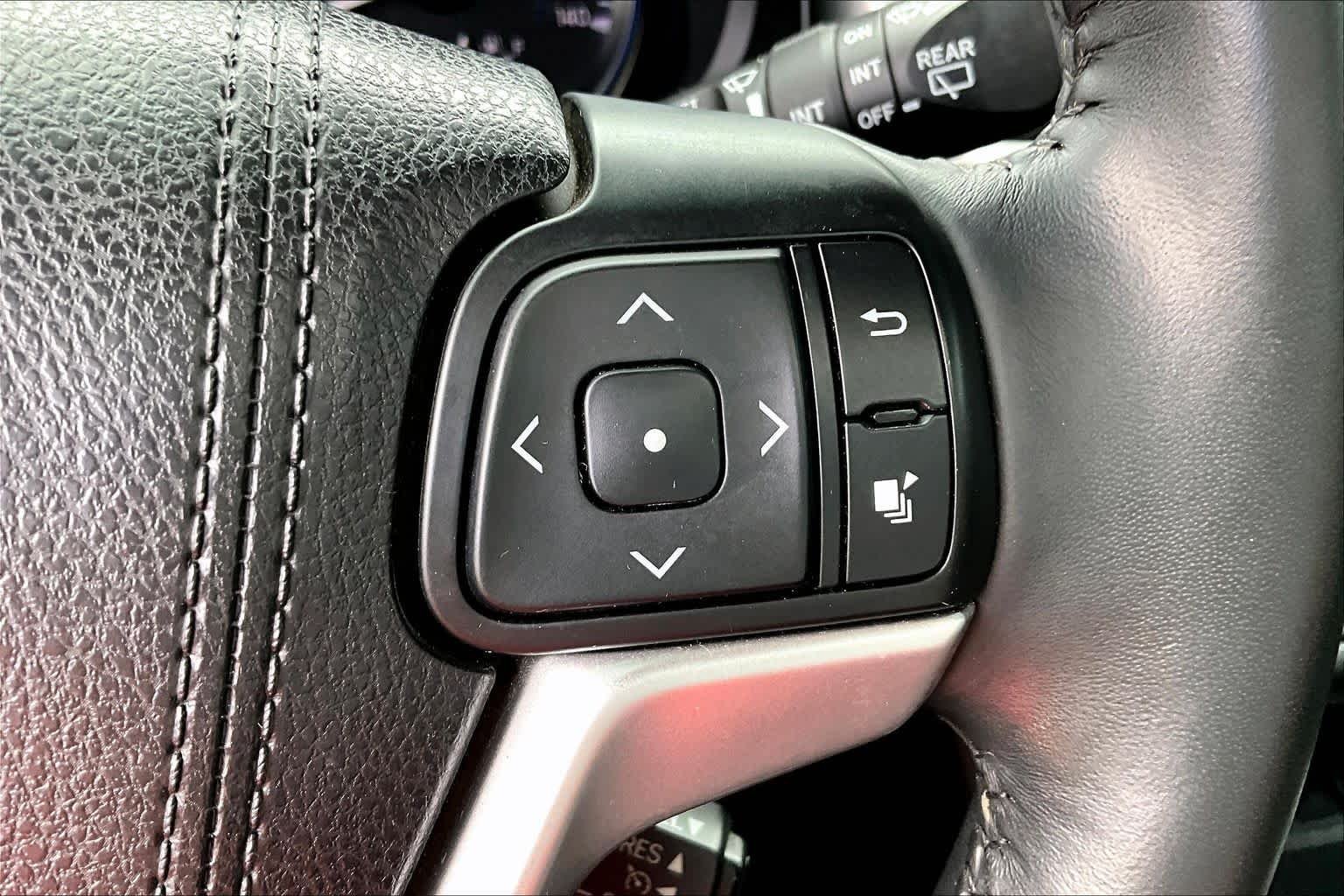 Used 2016 Silver Sky Metallic Toyota XLE image 22