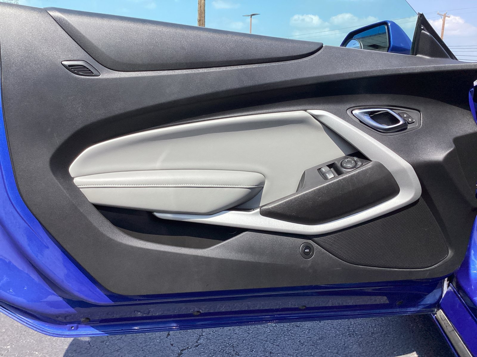 Used 2020 RIVERSIDE BLUE METALLIC Chevrolet 1LT image 26