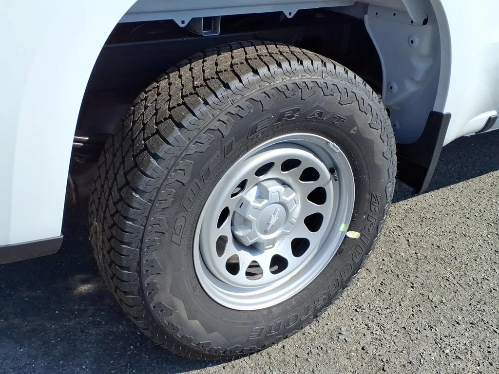 New 2026 Summit White Chevrolet WT image 29