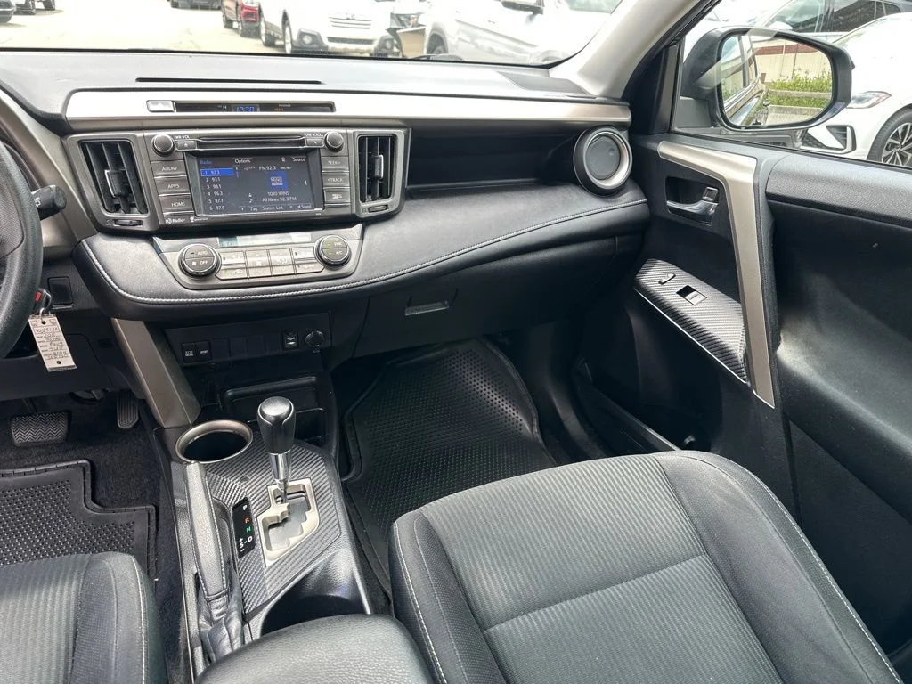 Used 2015 Black Toyota XLE image 27