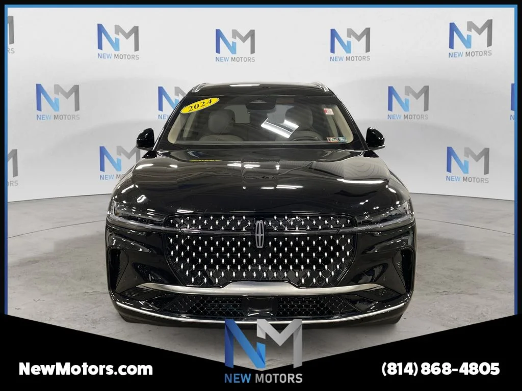 Used 2024 Black Metallic Lincoln Reserve image 8