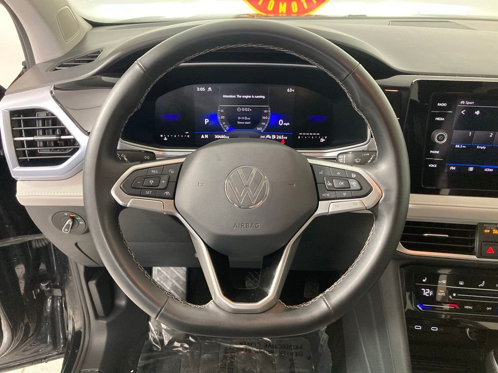 Used 2025  Volkswagen SE image 9