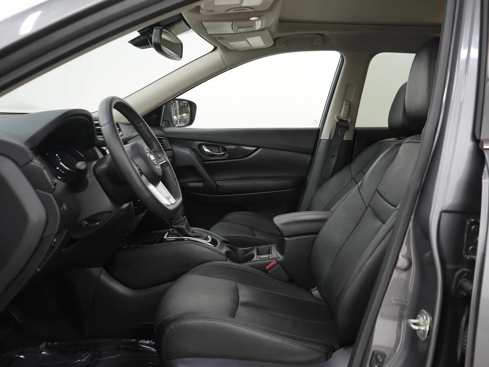 Used 2020 Gun Metallic Nissan SL image 23