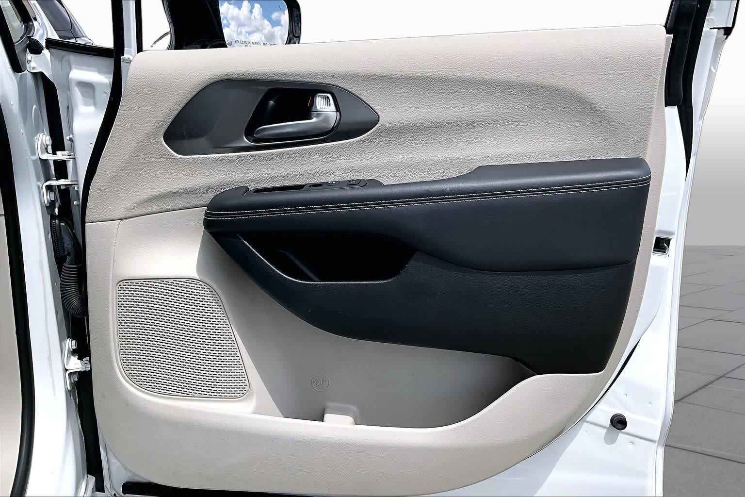 Used 2024 Bright White Clearcoat Chrysler Touring L image 20