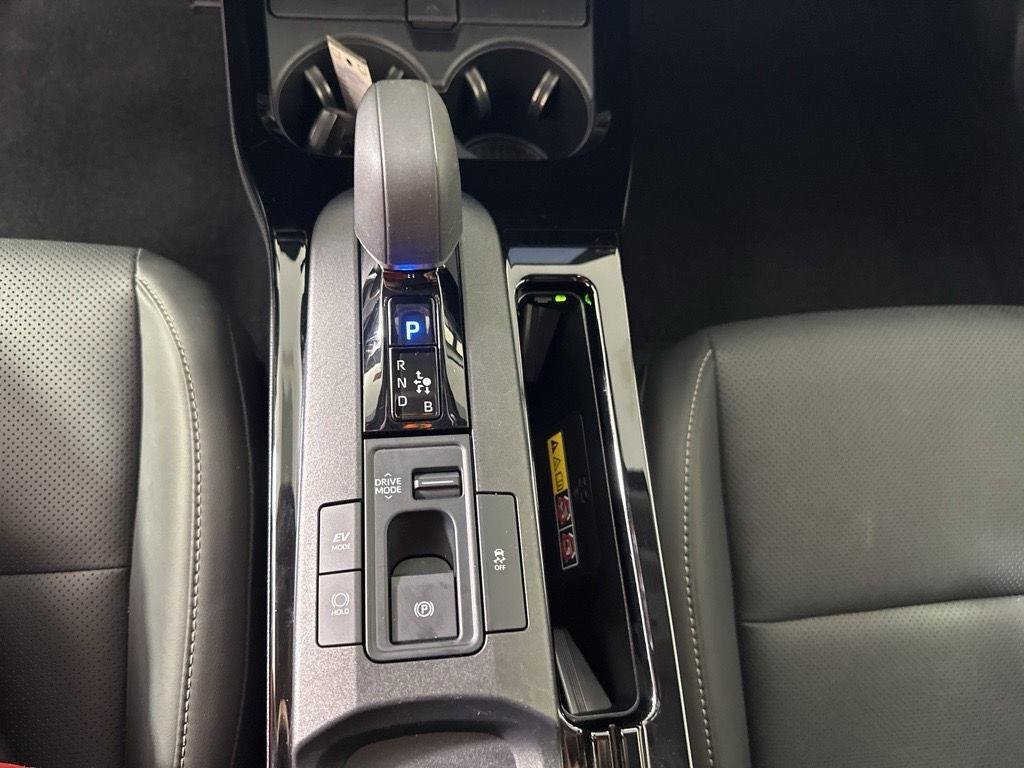 Used 2025 Cutting Edge Toyota XLE image 21