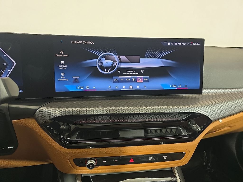 2025 BMW 3 Series 330i - Photo 16