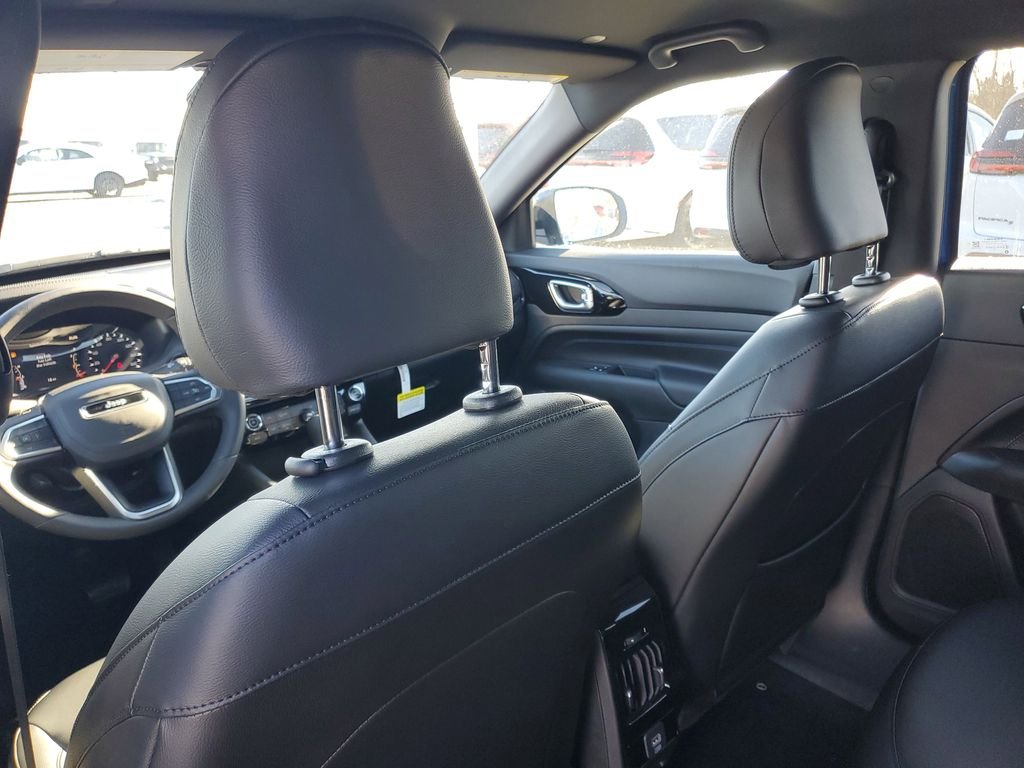New 2026 Hydro Blue Pearlcoat Jeep Latitude image 9