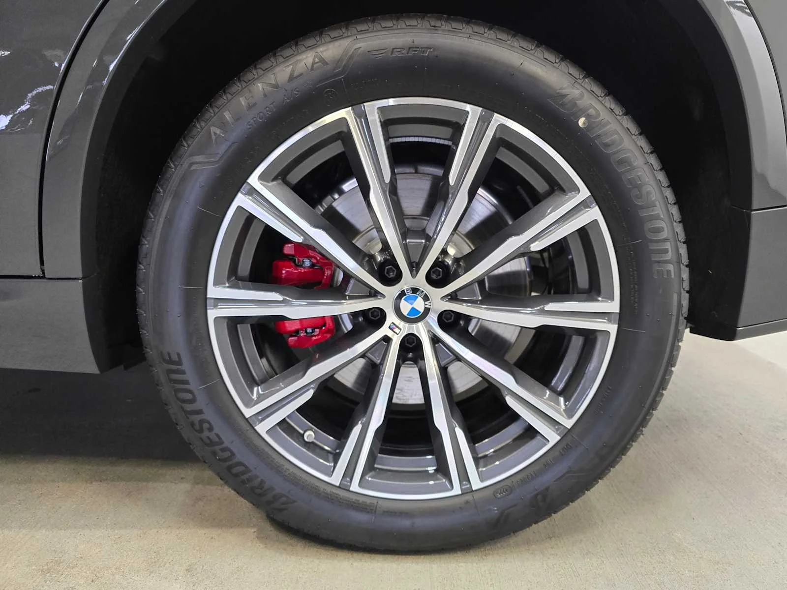 New 2026 Dravit Grey Metallic BMW M60i image 8