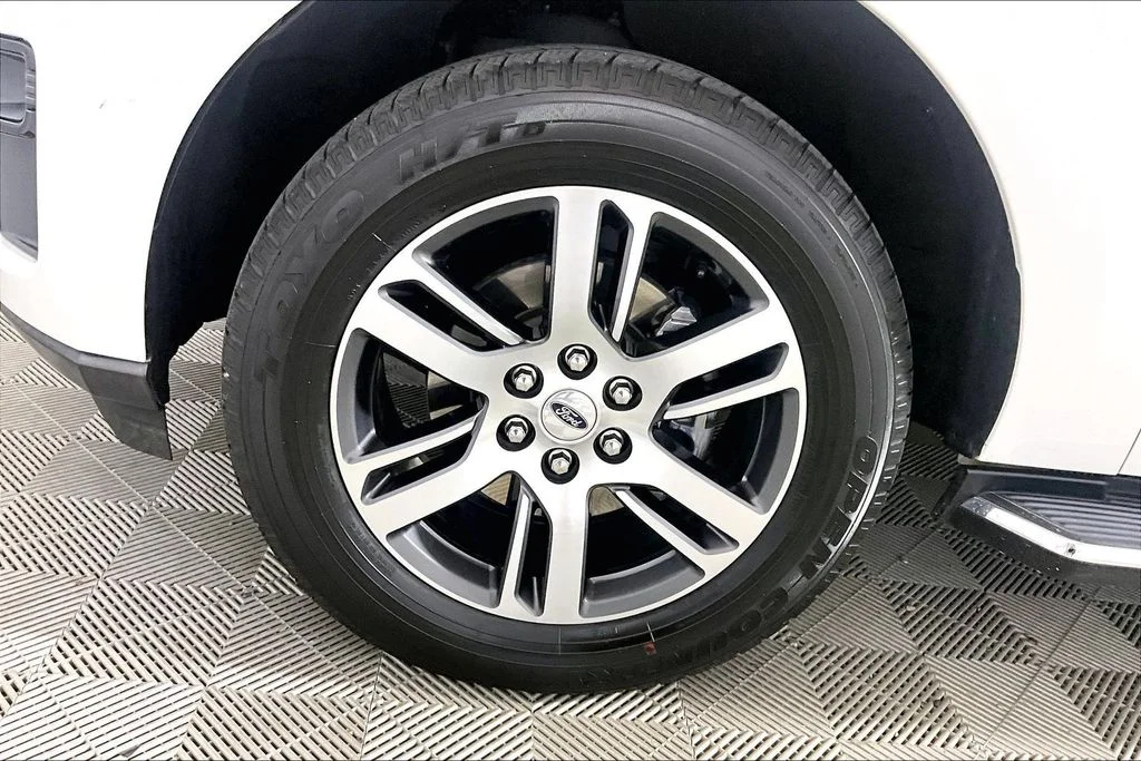 Used 2023 White Metallic Ford XLT image 7