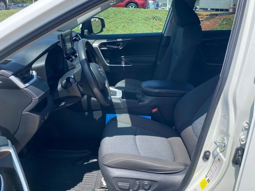 Used 2022 White Toyota XLE image 6