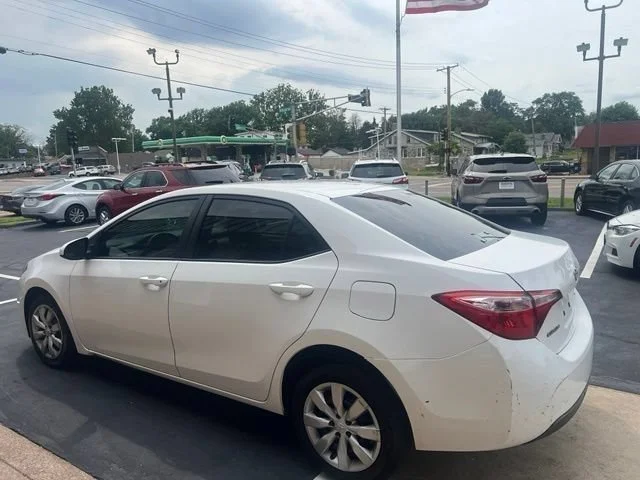Used 2014 White Toyota L image 5