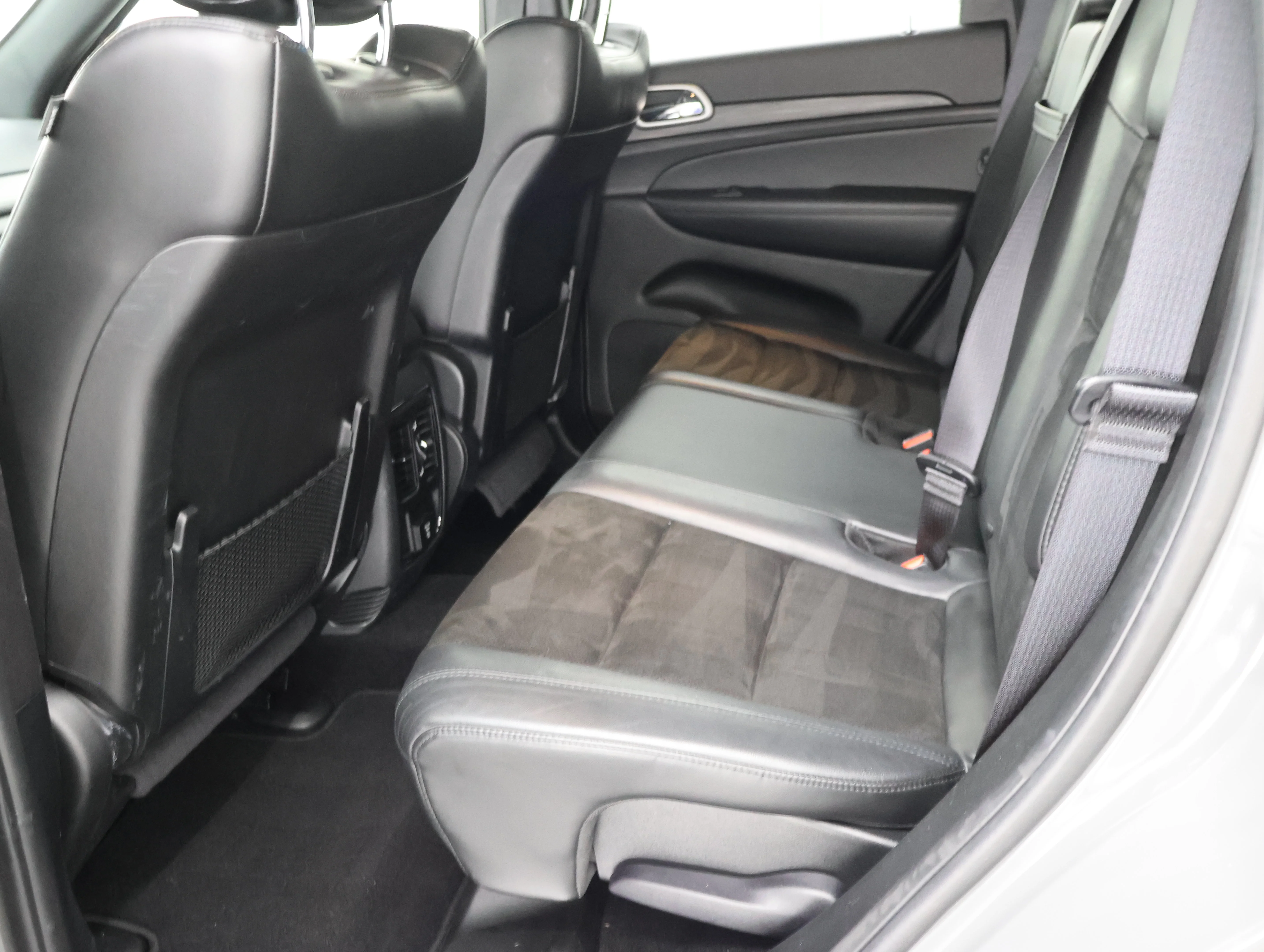 Used 2020 Sting-Gray Clearcoat Jeep Altitude image 9