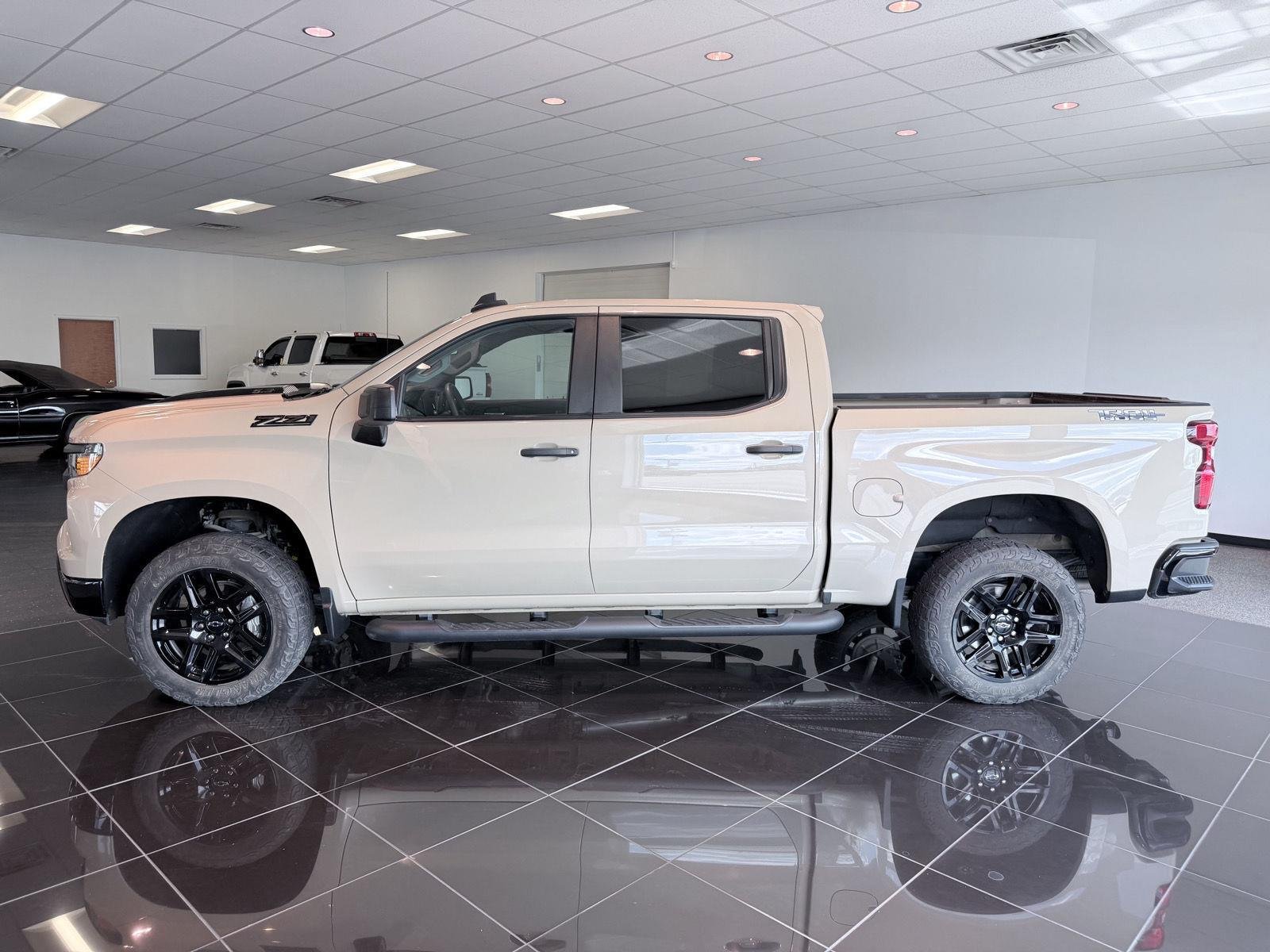 Used 2023 SAND DUNE METALLIC Chevrolet Custom Trail Boss image 21