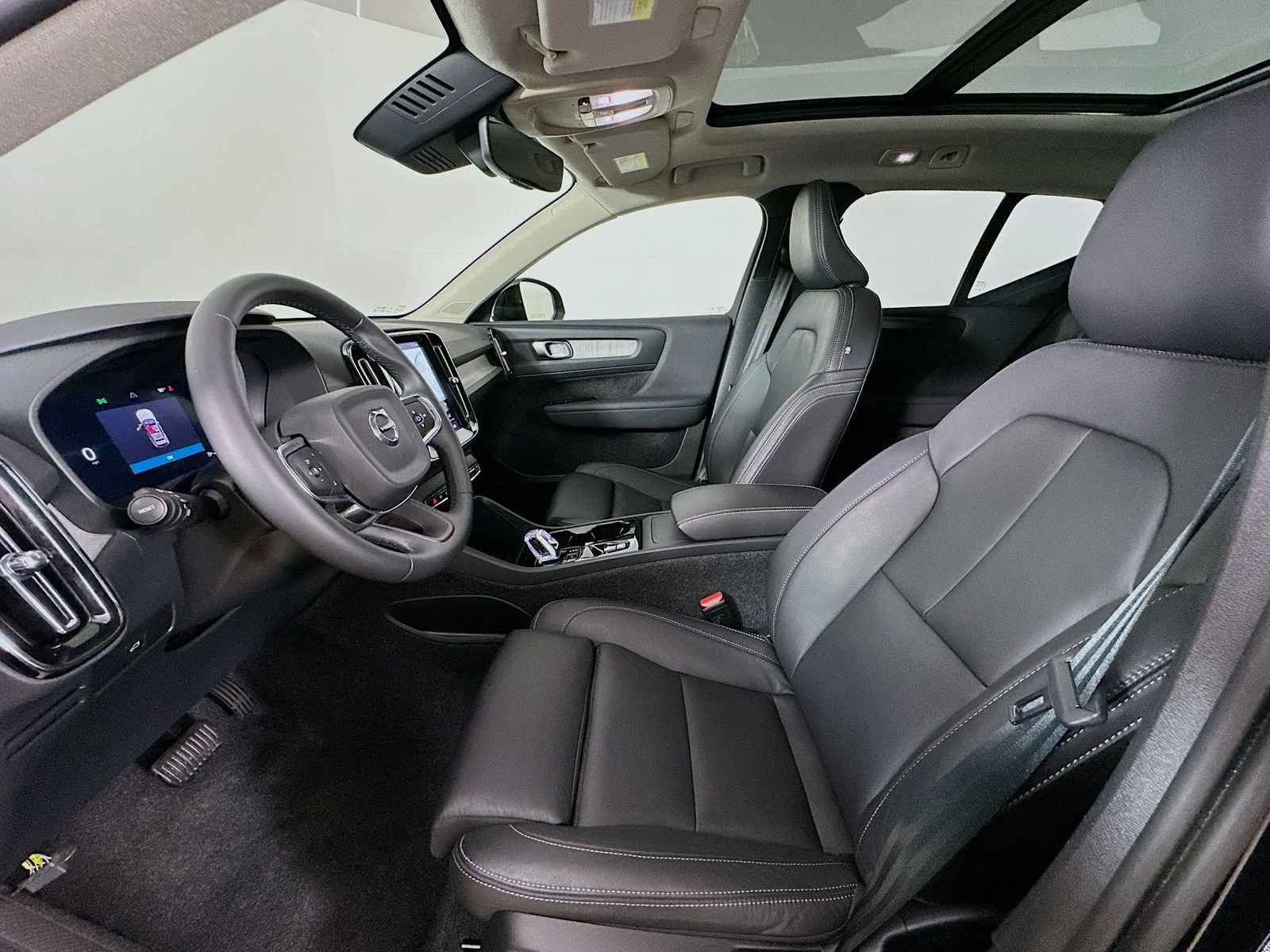 Used 2026  Volvo  image 32